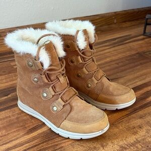 Sorel women’s boots size 9